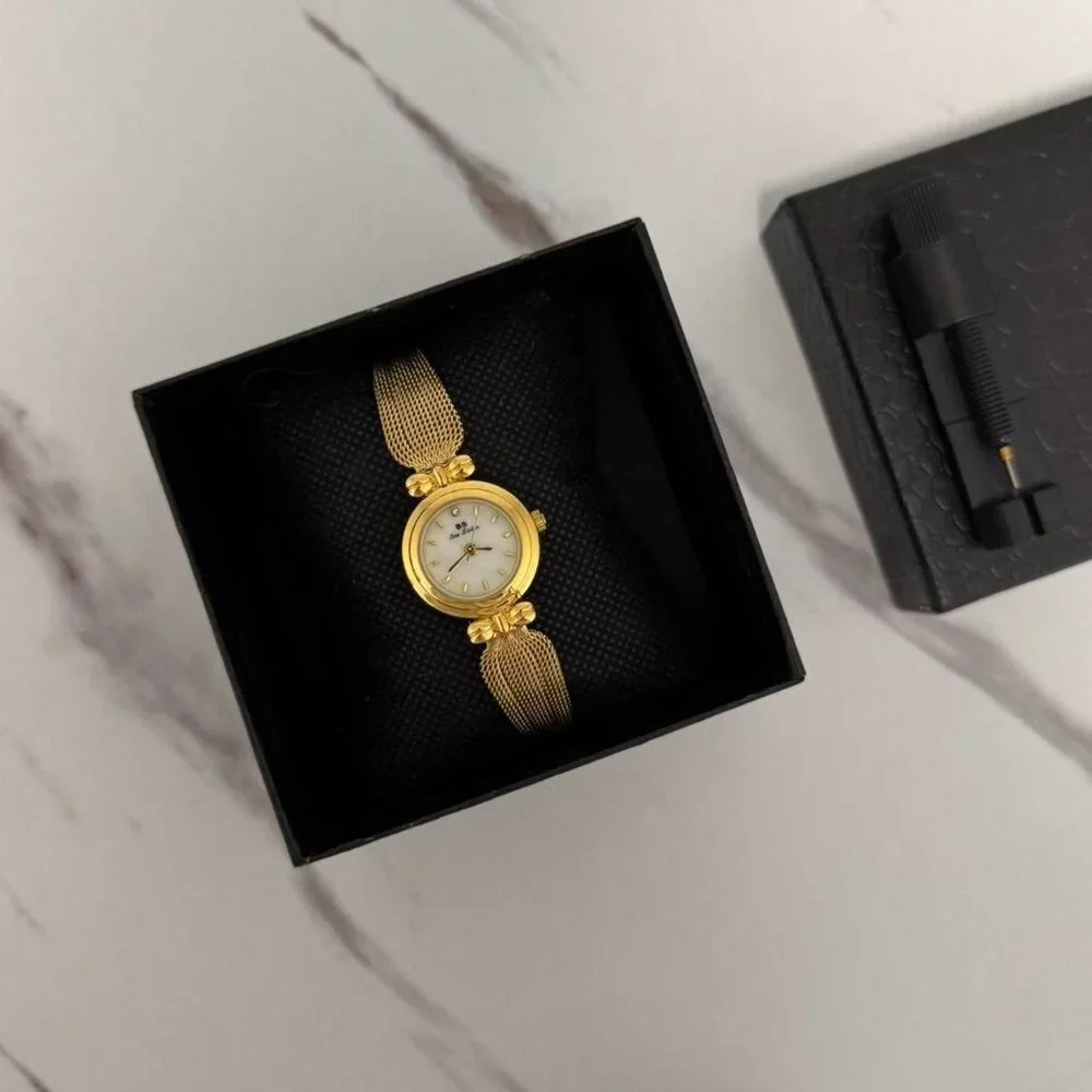 SKU0410 Gold White dial Women Fashion Round Watch stainless steel‎ + gift bag